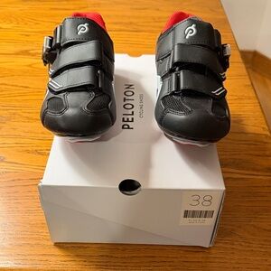 Peloton Size 38 Cycling Shoes - Black
